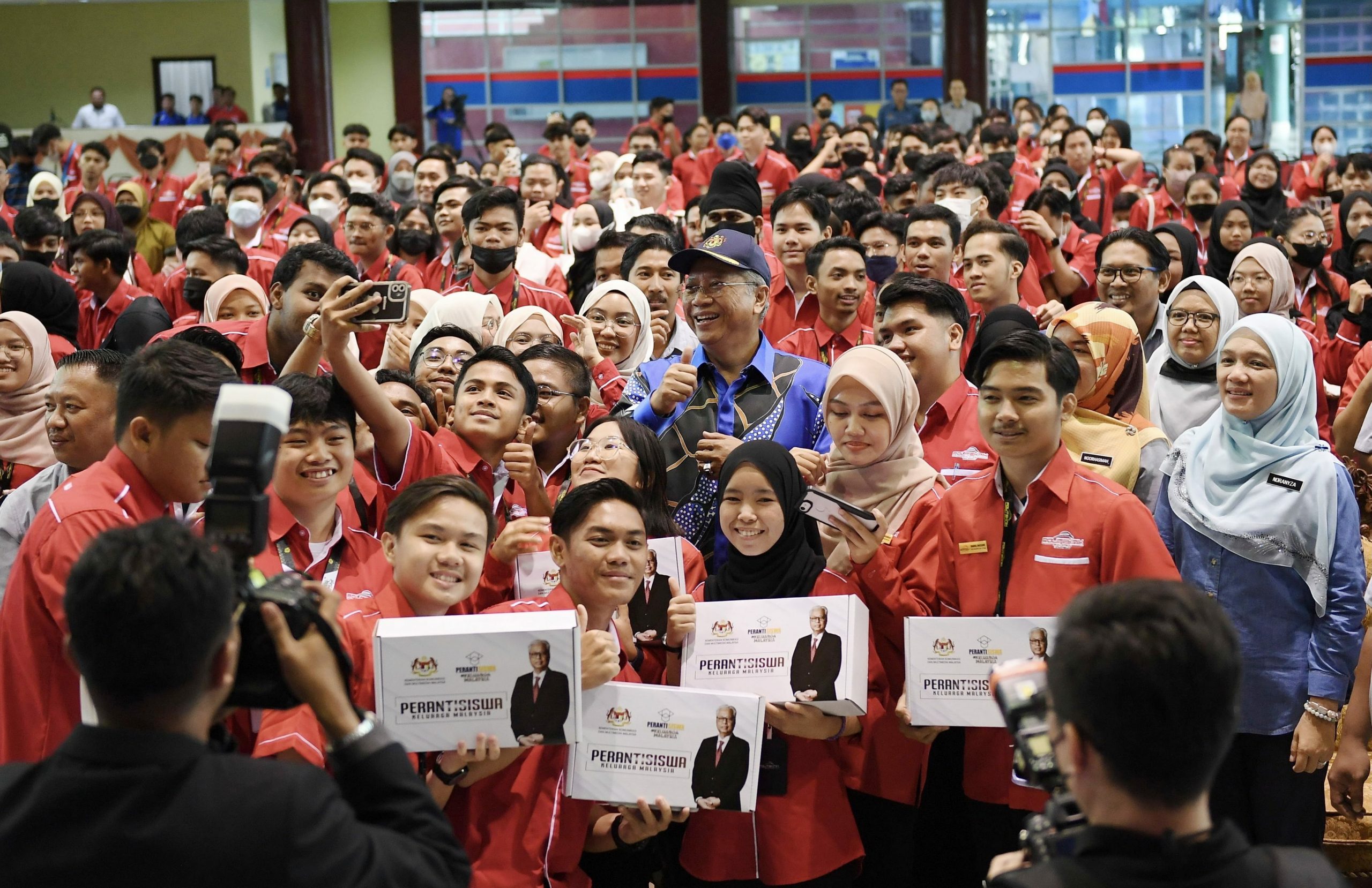 首阶段PerantiSiswa申请筛选出60%·安努亚:预计11月完成派发平板工作