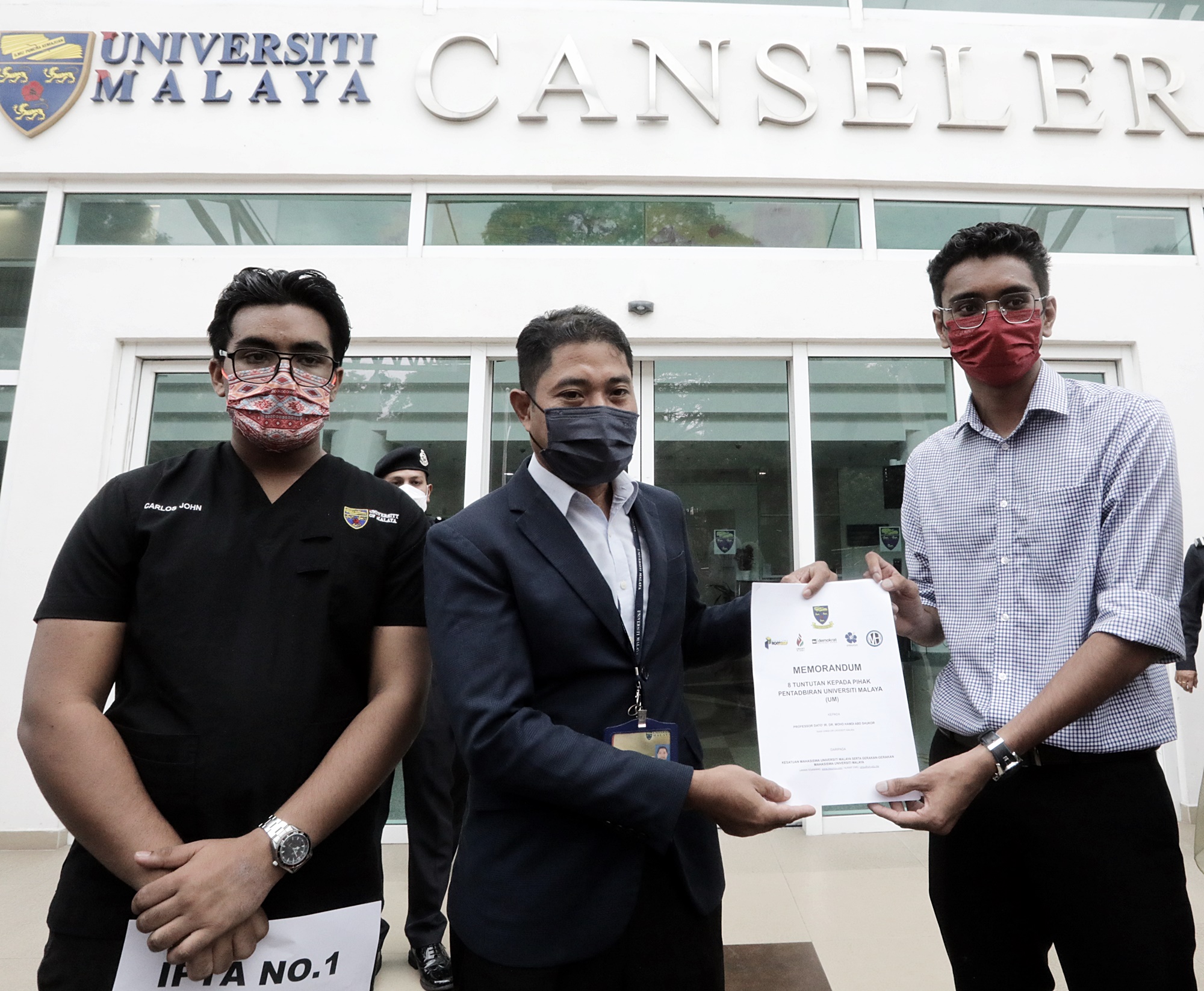 马大学生会呈交马大当局8大交诉求备忘录