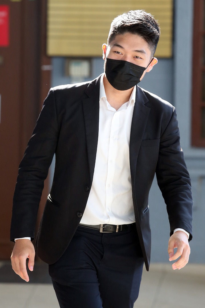 黄彦铭:举牌抗议前一天联系马大校方 “读了信息没下文”