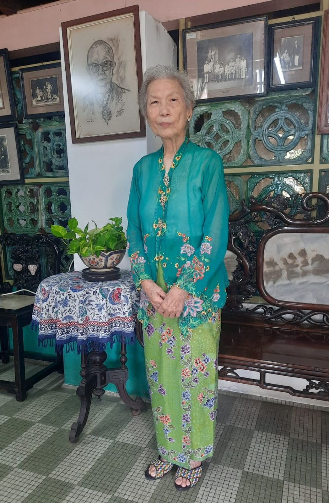 (全国版)“我就是照片中的新娘”,王淑丽回忆见英女皇