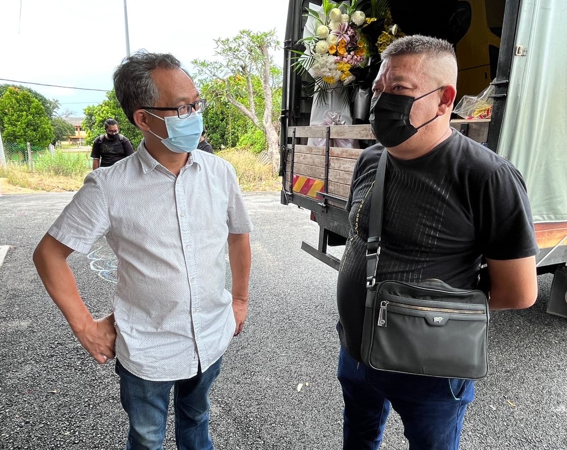 (全国版)南北大道恐怖车祸一家四口举殡