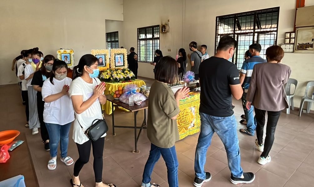 (全国版)南北大道恐怖车祸一家四口举殡