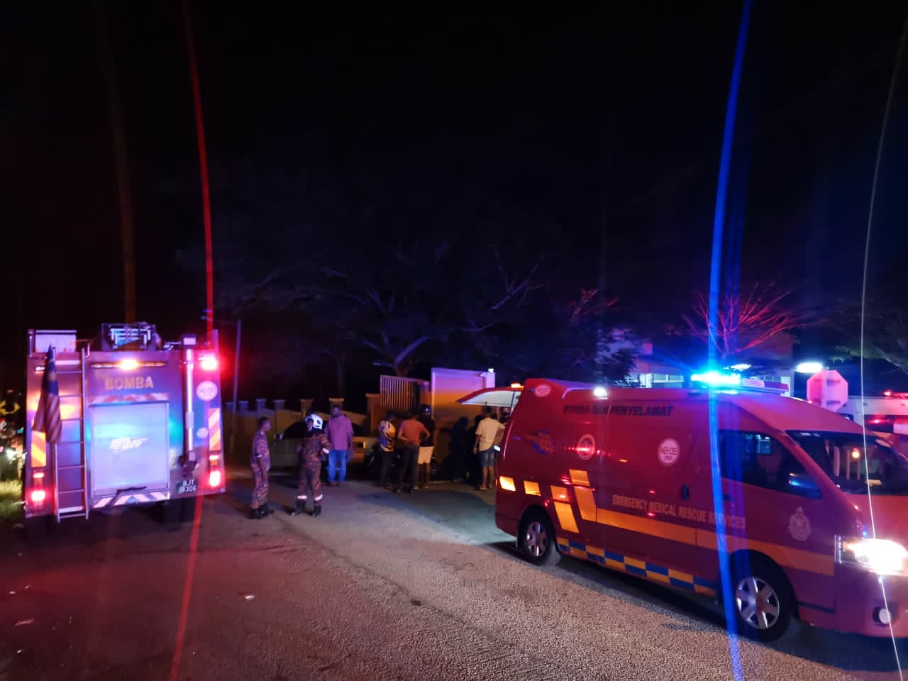 厂巴坠落山谷15伤