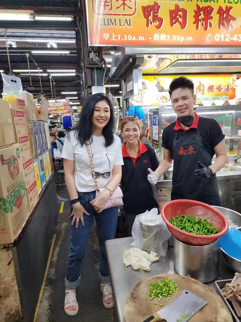 (全国版)小贩:塔辛主动合照