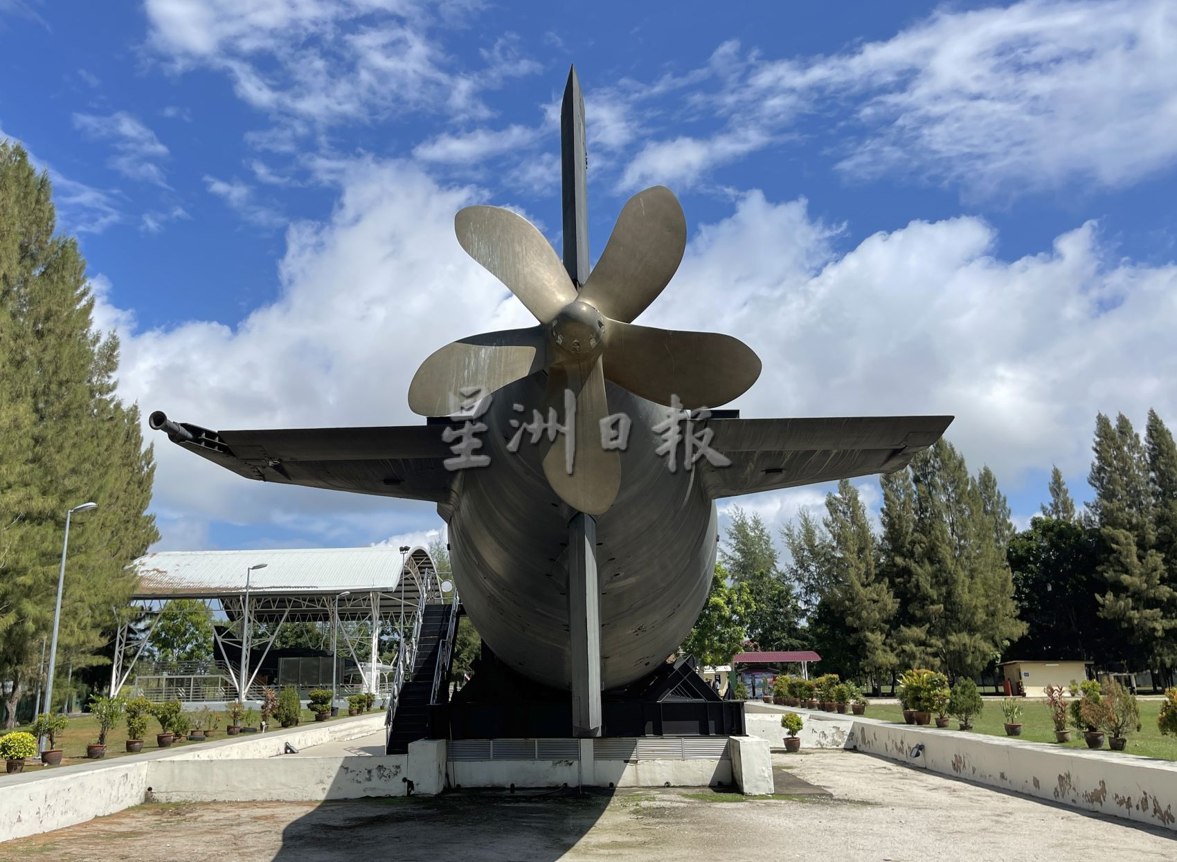 (古城封底主文)《用眼睛去旅游》:潜水艇博物馆