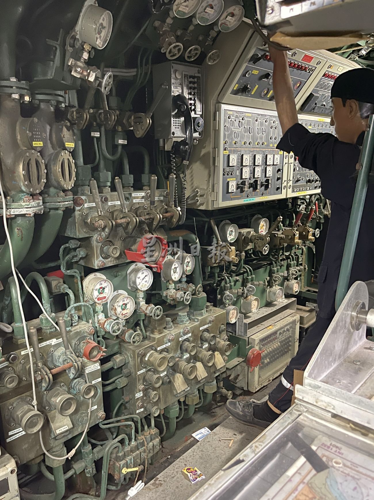 （古城封底主文）《用眼睛去旅游》：潜水艇博物馆