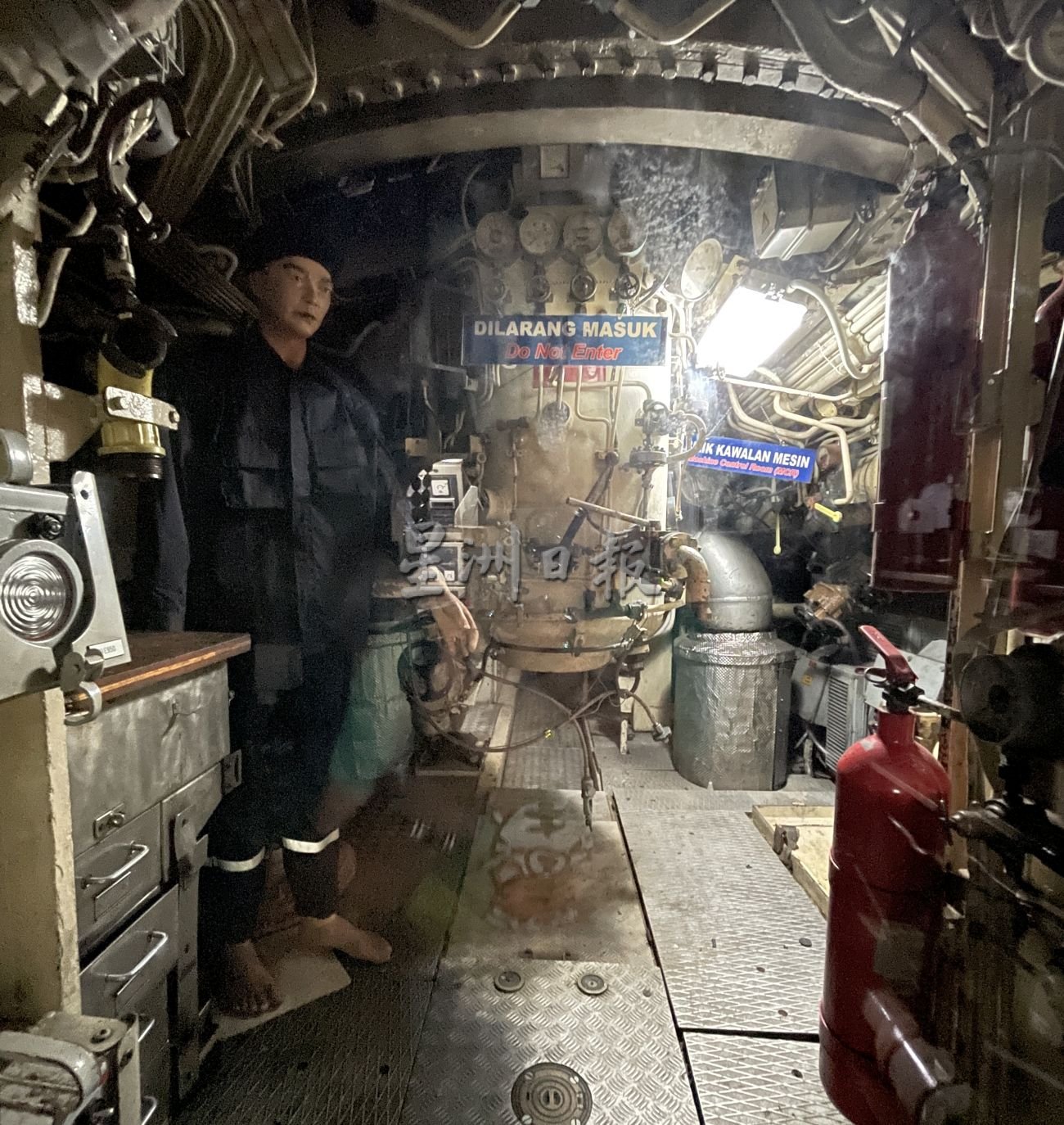 （古城封底主文）《用眼睛去旅游》：潜水艇博物馆