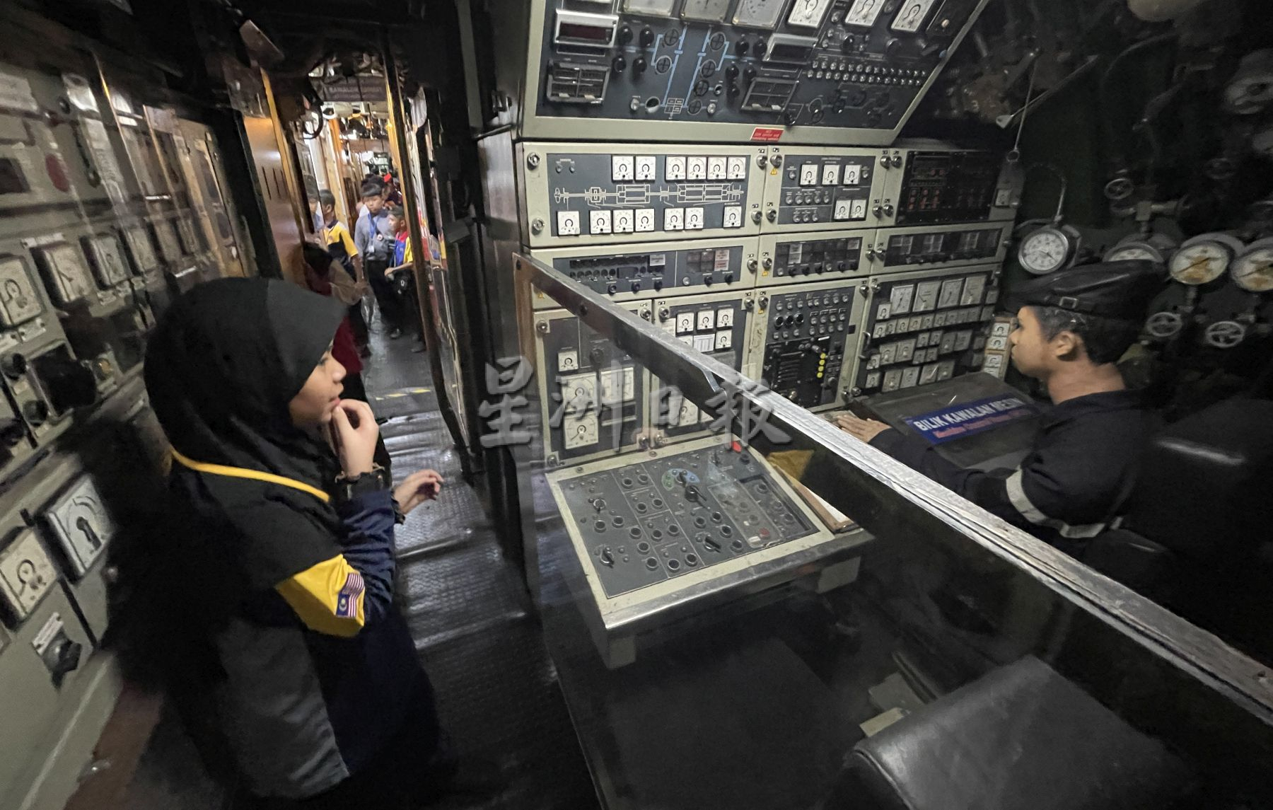 （古城封底主文）《用眼睛去旅游》：潜水艇博物馆