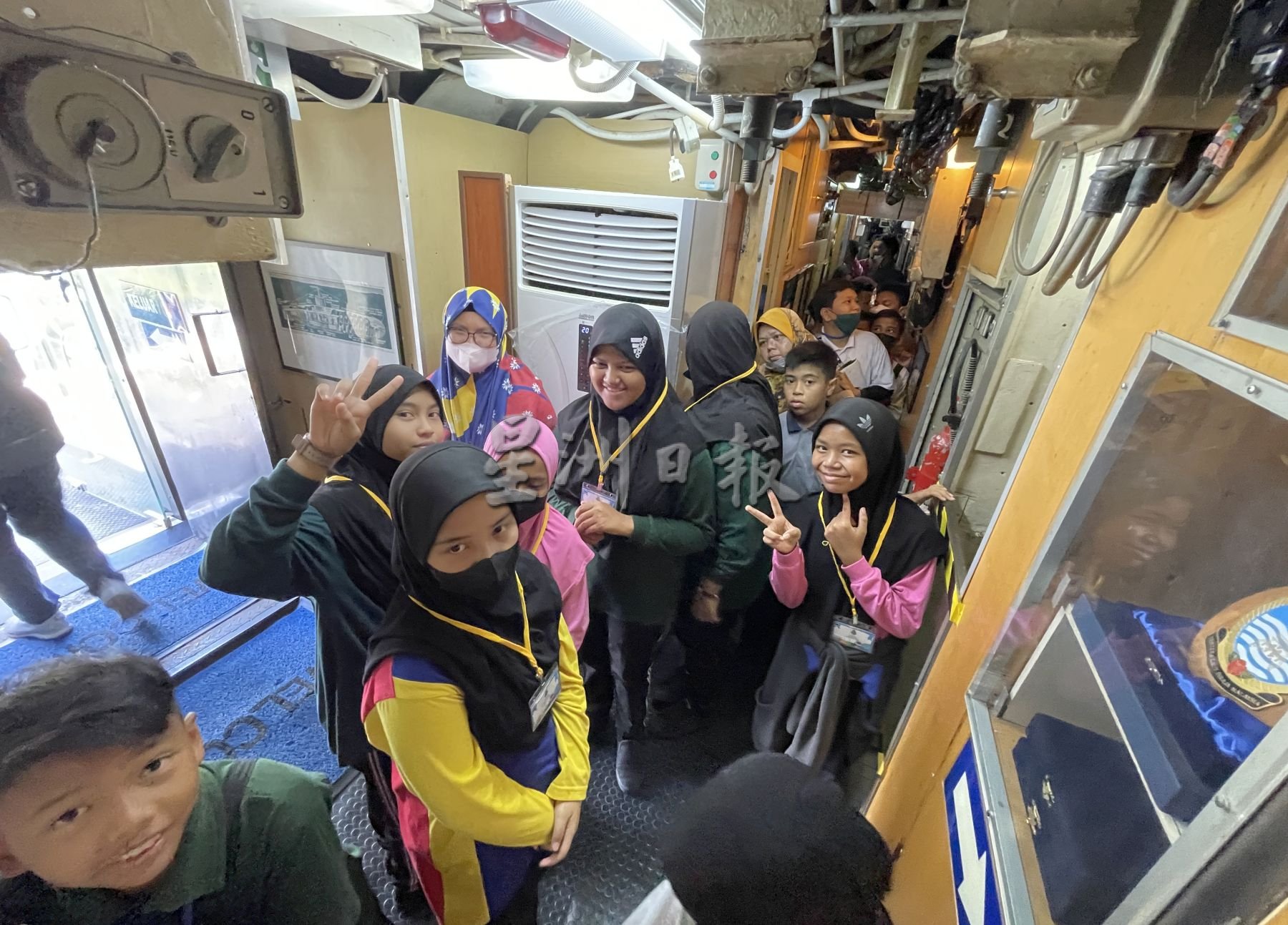 （古城封底主文）《用眼睛去旅游》：潜水艇博物馆