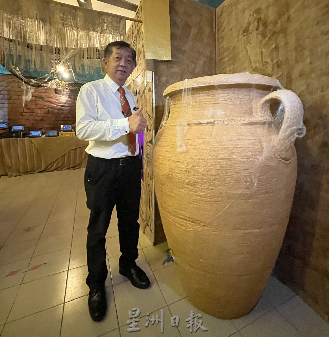 (古城封底主文)【带你去找爱】:为学生和图书馆付出的爱
