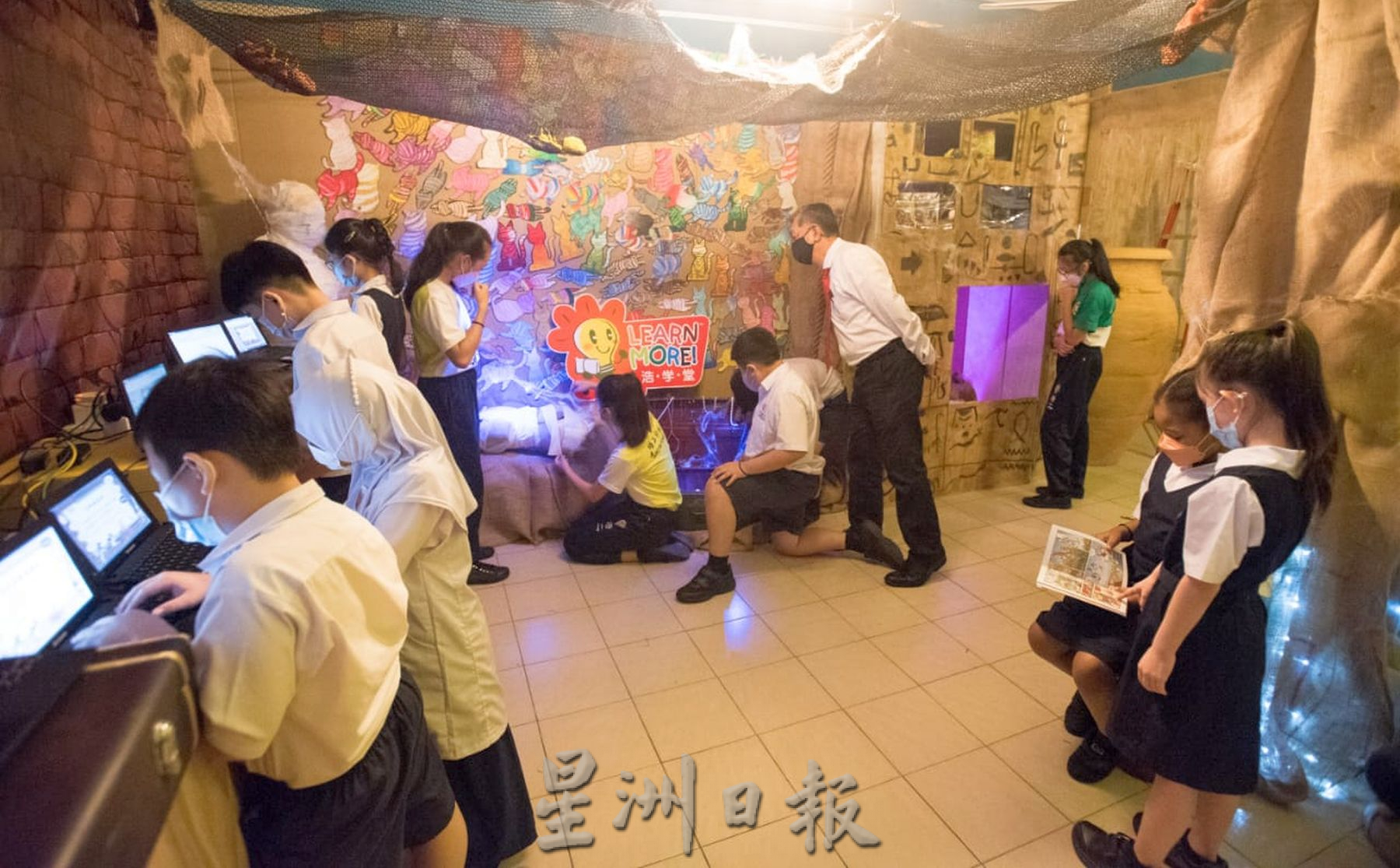 (古城封底主文)【带你去找爱】:为学生和图书馆付出的爱