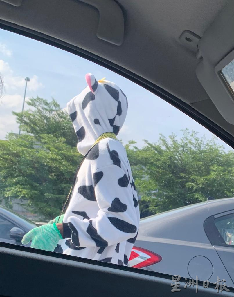 (古城封面主文)路边兜售或酿意外 甲警方首八个月发49张罚单予街边小贩