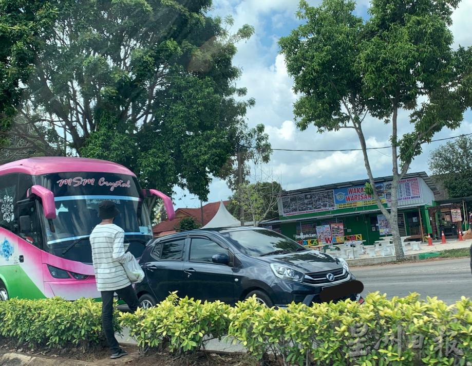 (古城封面主文)路边兜售或酿意外 甲警方首八个月发49张罚单予街边小贩