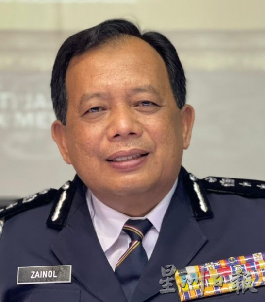 (古城封面主文)路边兜售或酿意外 甲警方首八个月发49张罚单予街边小贩