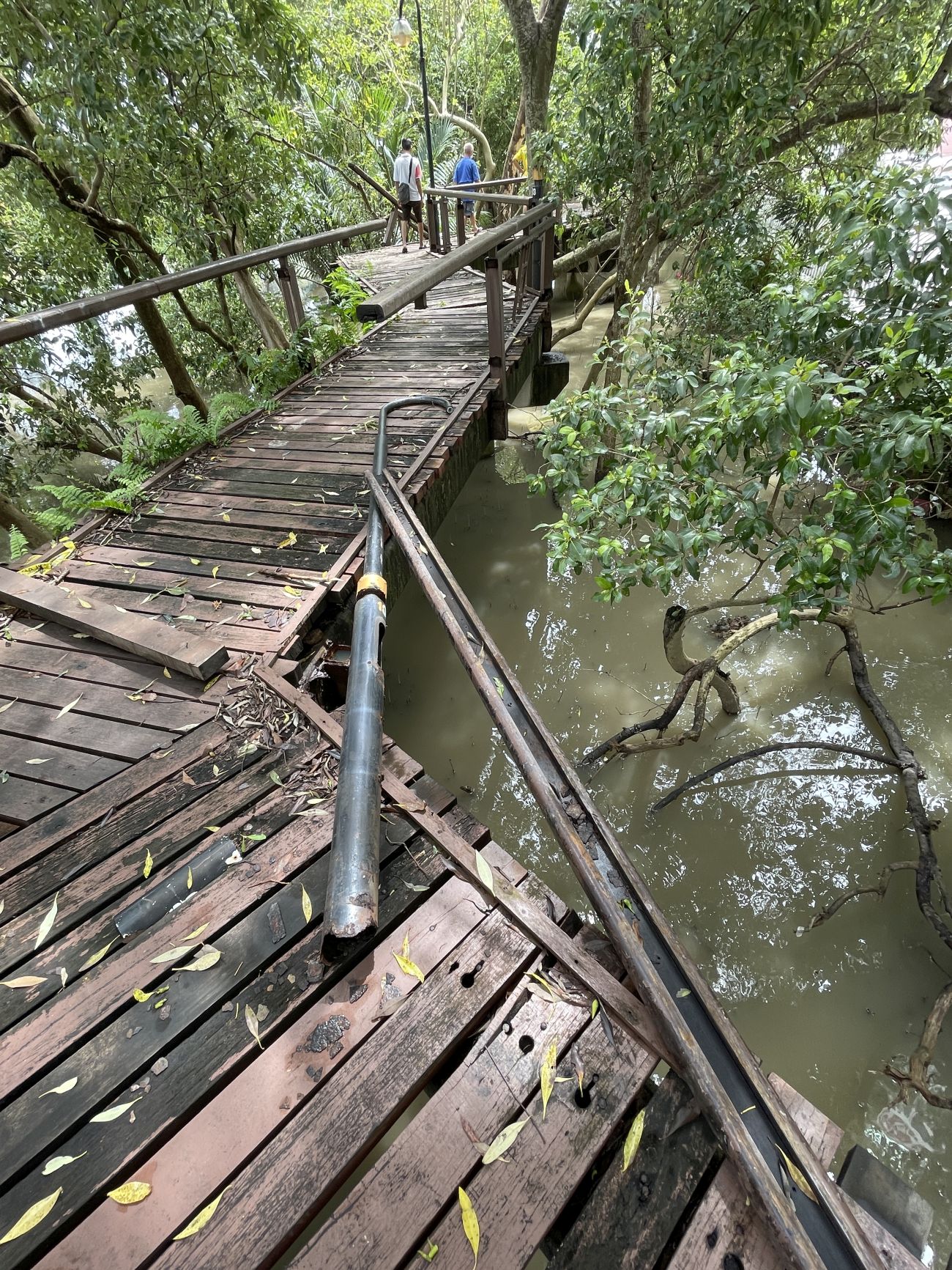 （古城封面副文）沿河走道工程迟迟未开始·毛贼来挖宝