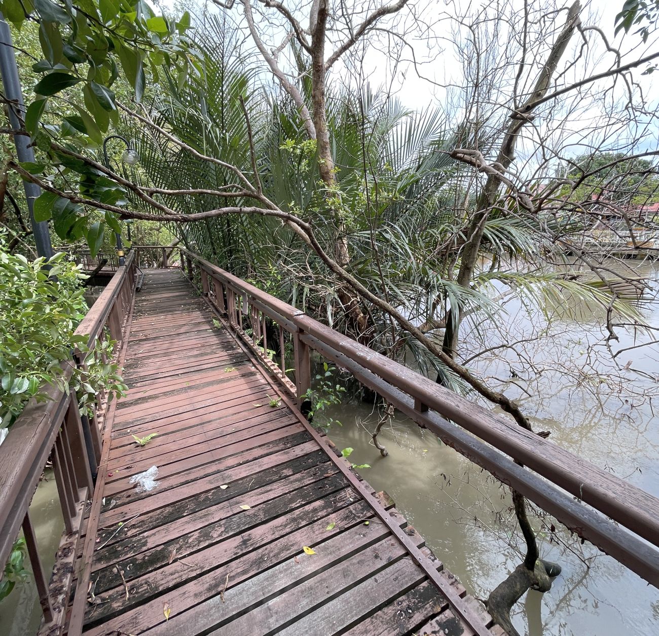（古城封面副文）沿河走道工程迟迟未开始·毛贼来挖宝