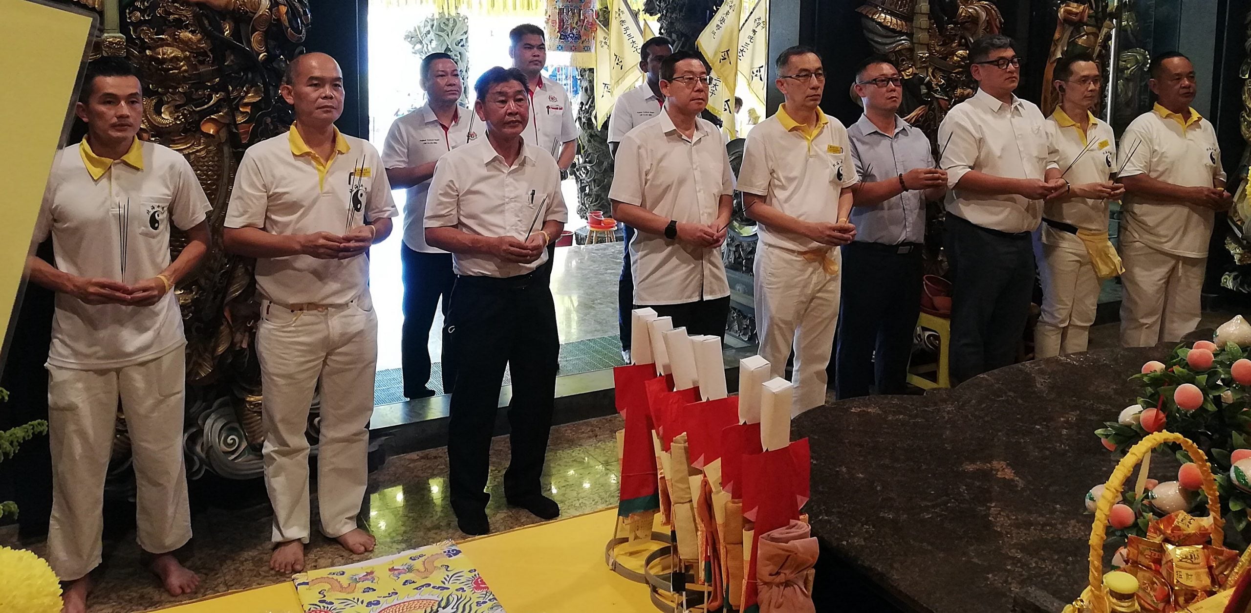 （大北马）林冠英呼吁政府应该理智及有人性一点，别在年尾水灾其间举行全国大选，以免劳民伤财。