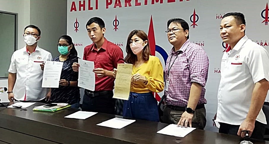 疑双亲结婚证造假删除报生纸父名,25岁华青申诉丧失大马公民权