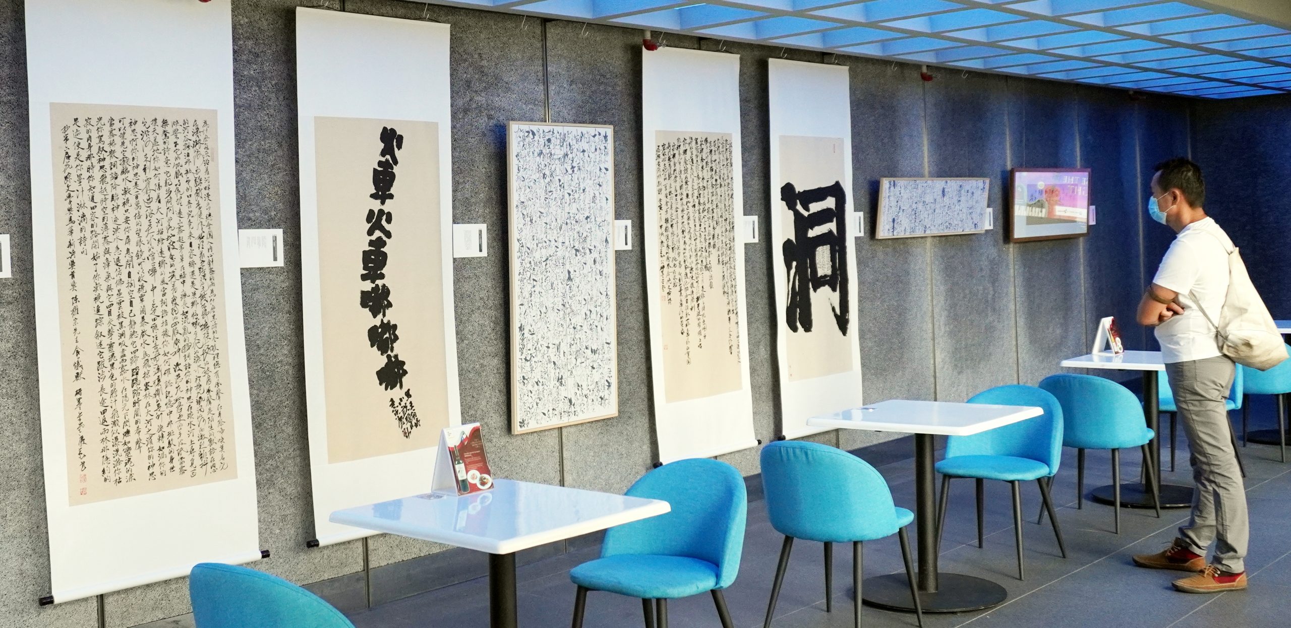 (大都会)本报活动,花踪文学奖与书法展/5图