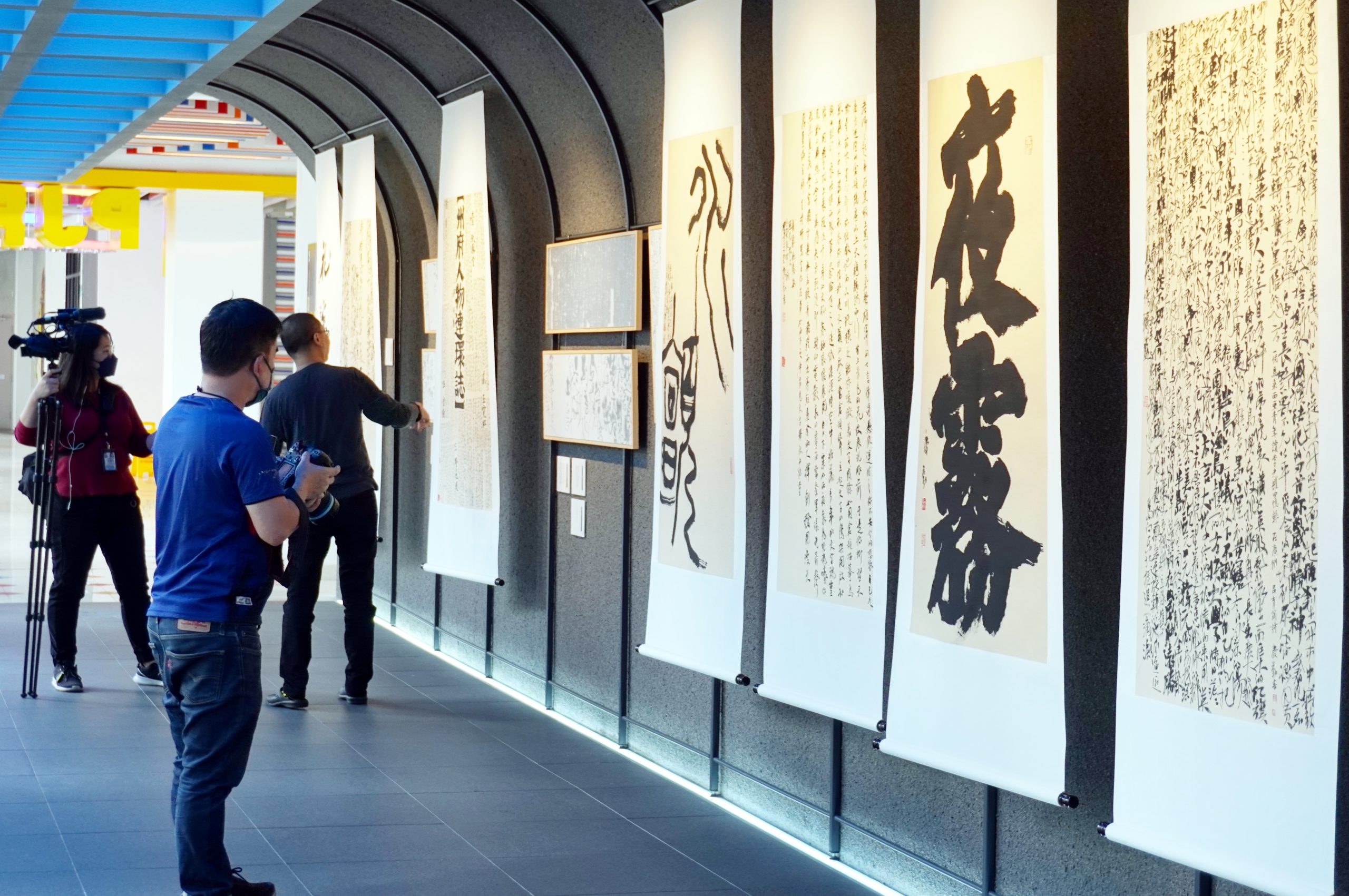 (大都会)本报活动,花踪文学奖与书法展/5图