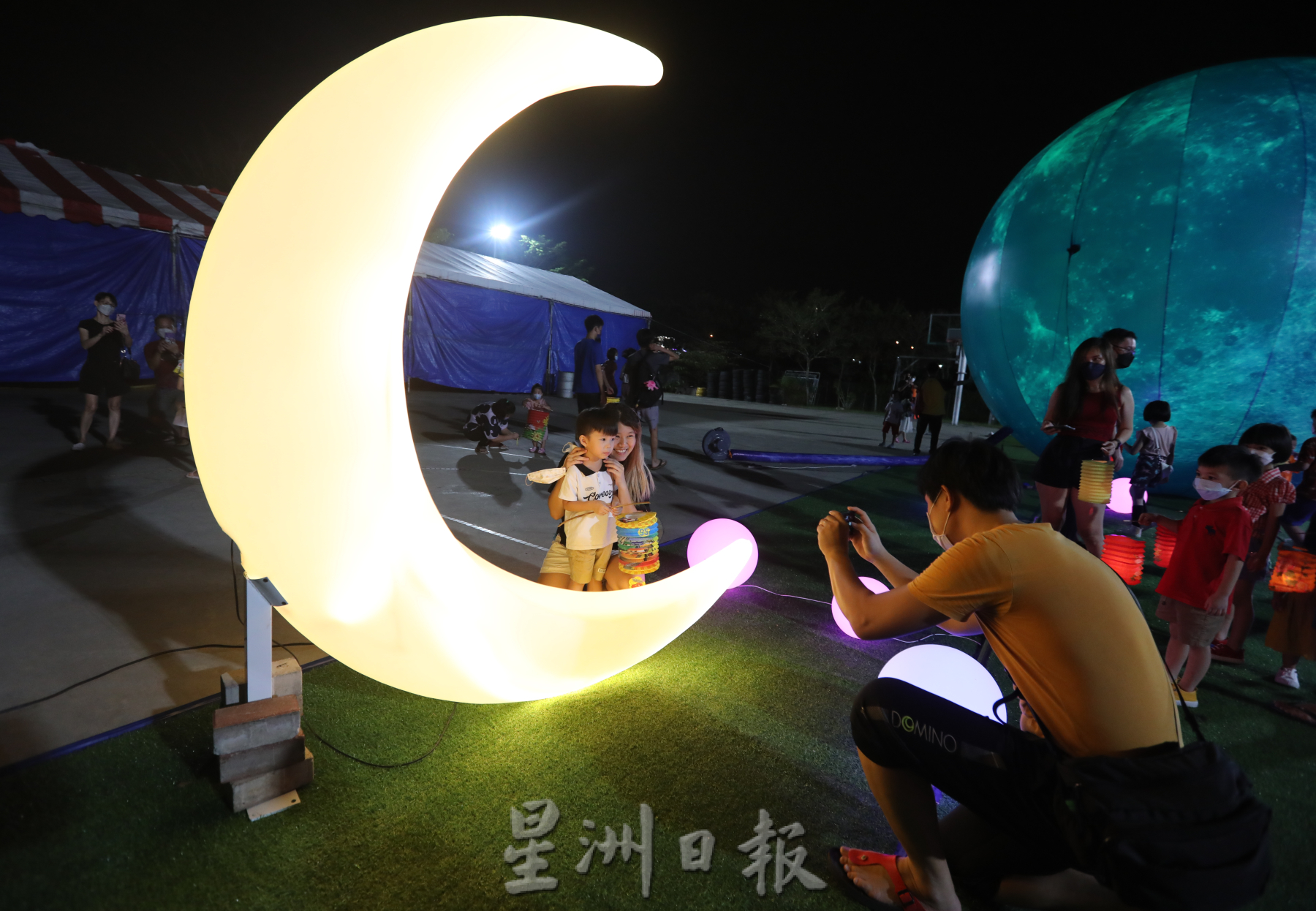 璀璨中秋就在新马寺！600尺长霓虹灯“壁画”成亮点！