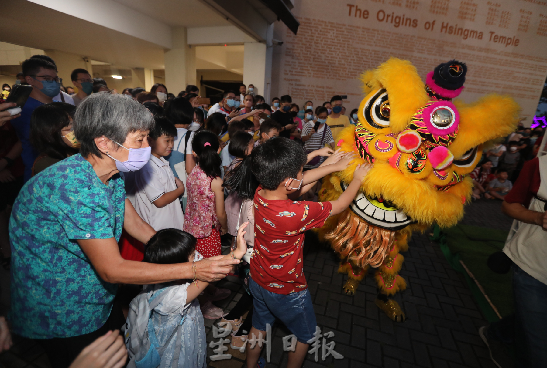 璀璨中秋就在新马寺!600尺长霓虹灯“壁画”成亮点!