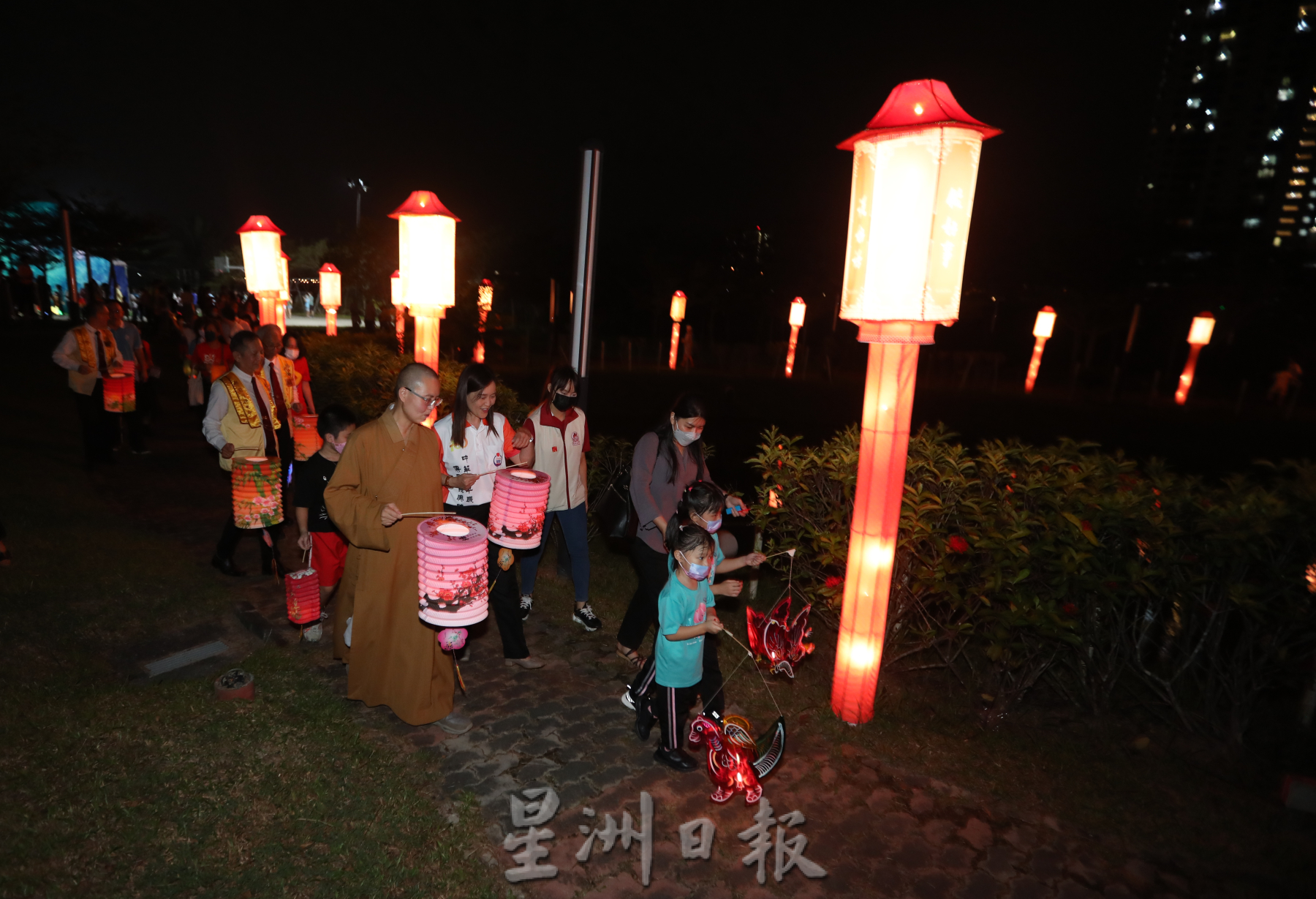 璀璨中秋就在新马寺!600尺长霓虹灯“壁画”成亮点!