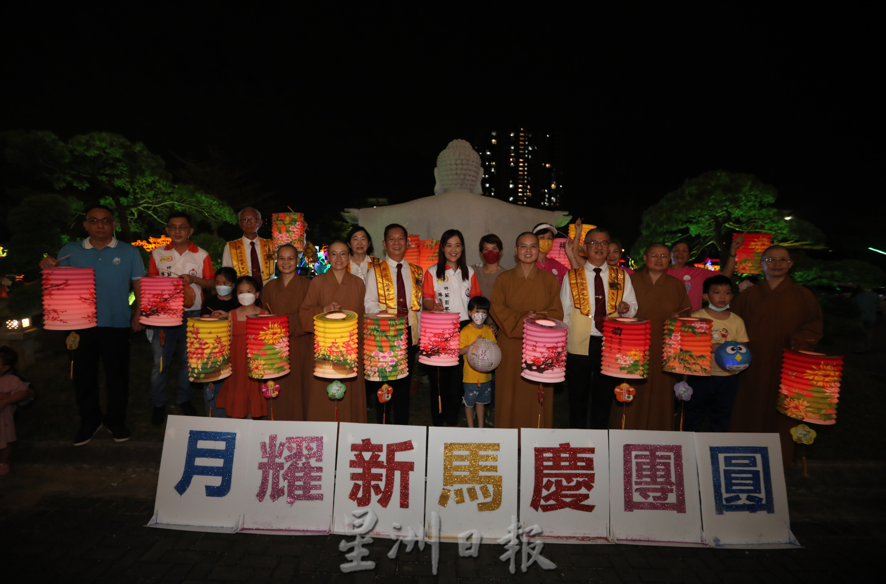 璀璨中秋就在新马寺!600尺长霓虹灯“壁画”成亮点!