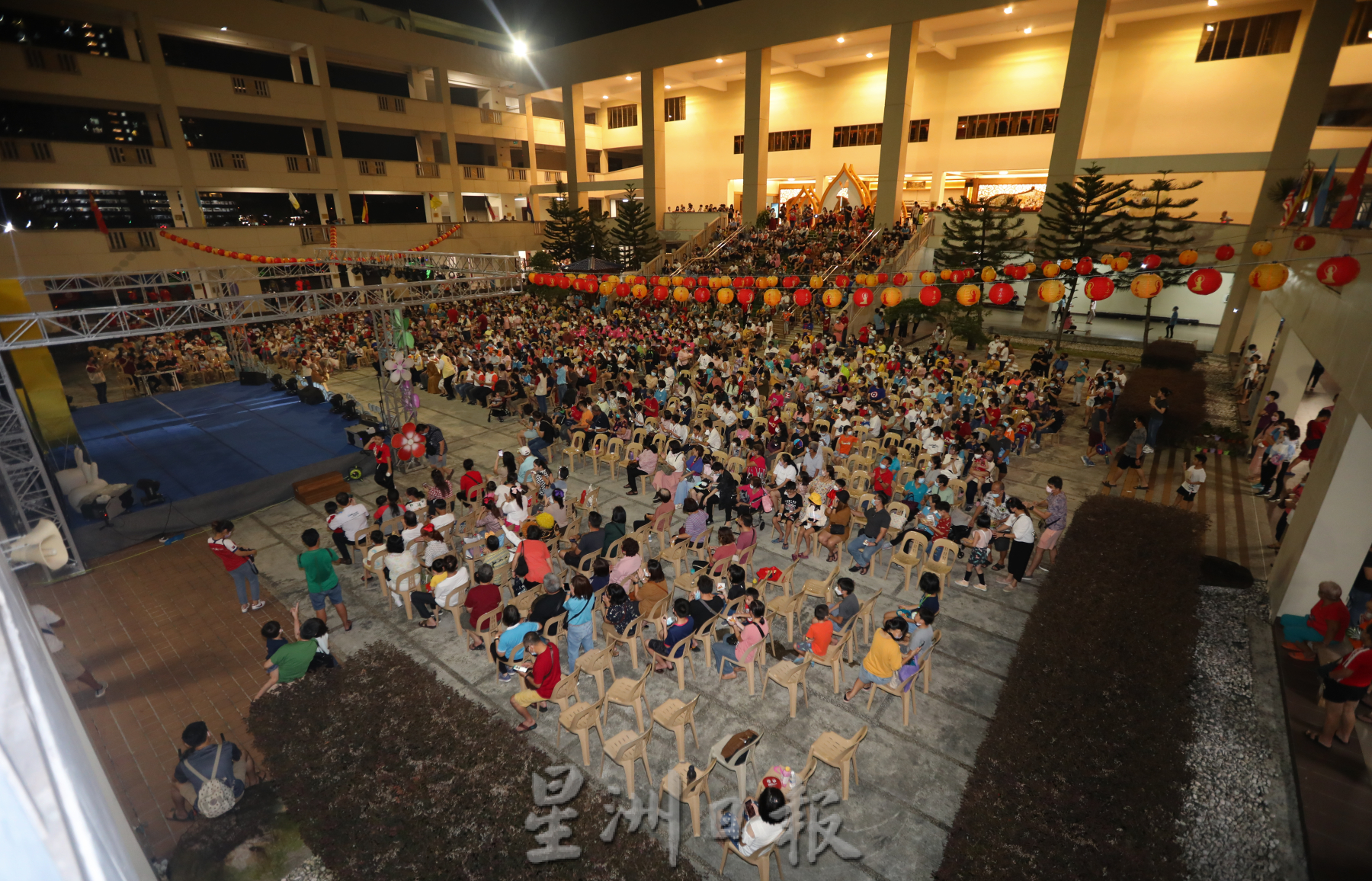 璀璨中秋就在新马寺！600尺长霓虹灯“壁画”成亮点！