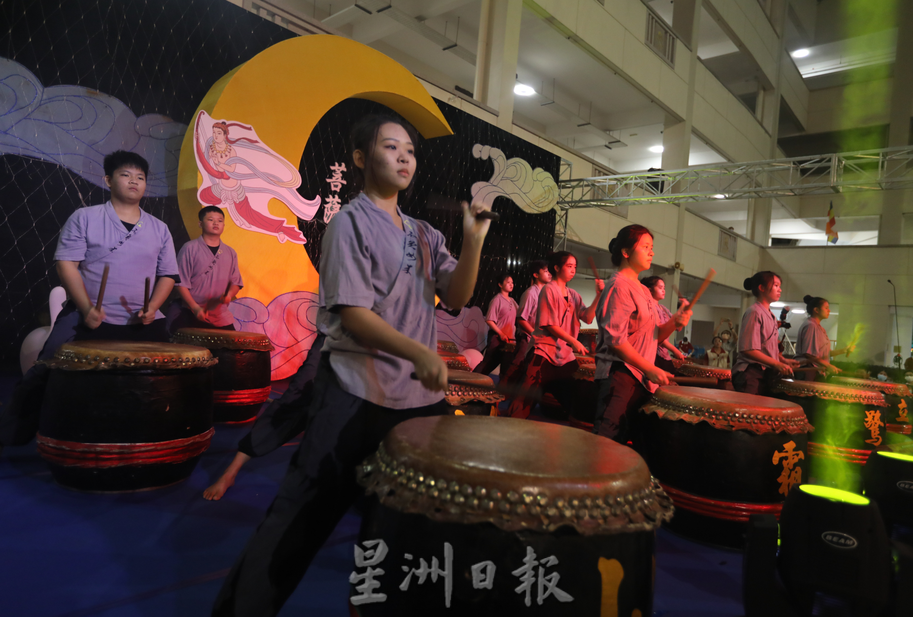 璀璨中秋就在新马寺！600尺长霓虹灯“壁画”成亮点！