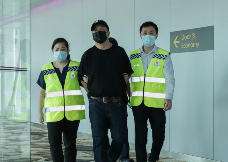 涉卷走客户8.8万新元 前律师逃15年落网