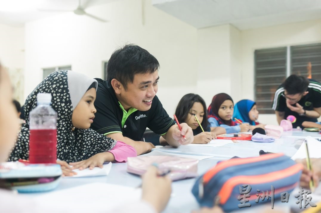 Deloitte推动KidsEdu计划，职员化身义务教师