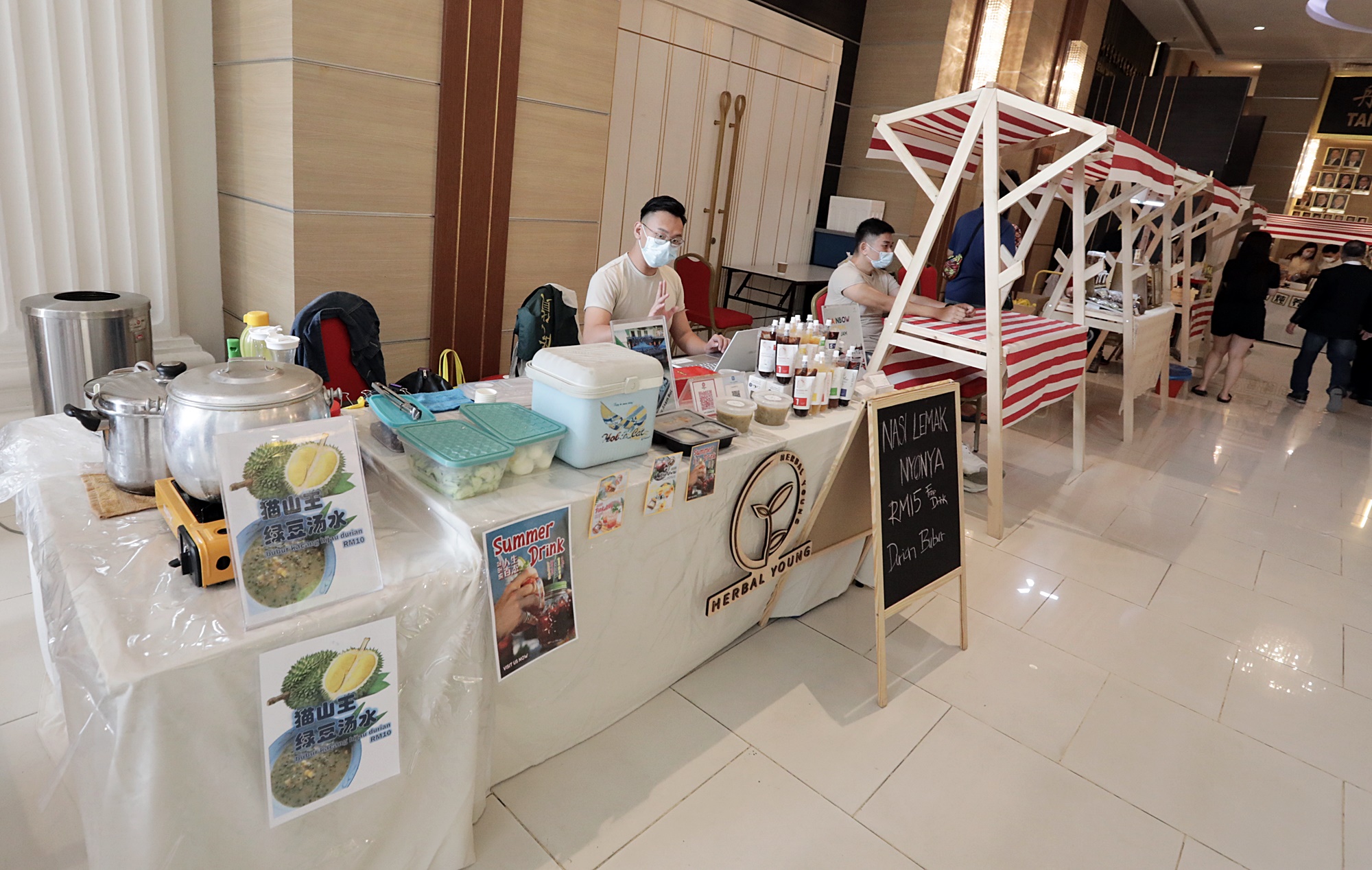 ME02主文-大都会 / 首届华总华博文创嘉年华（最后一天）/ 9图  