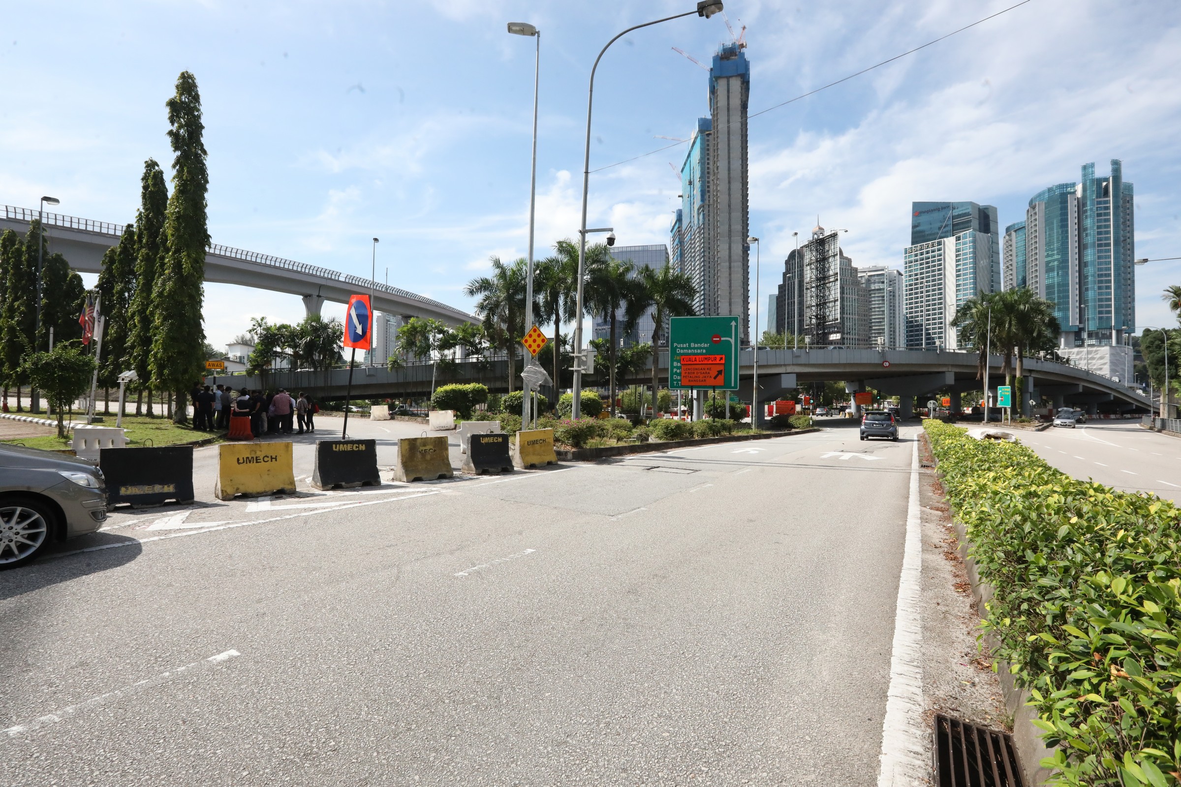 me03副文-大都会/杨巧双及法米:士曼丹一带封路/2图