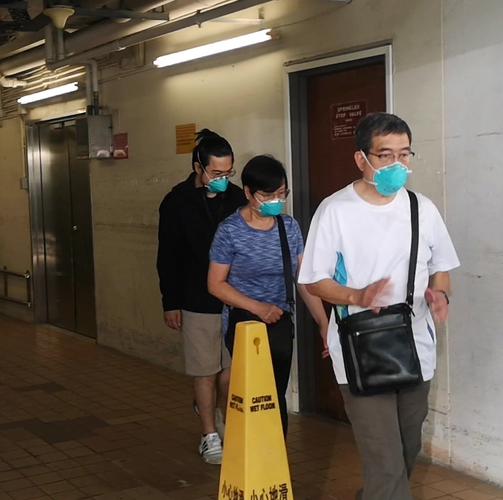 MIRROR演唱会意外|阿MO转脑神经外科病房 父亲兄长剃光头打气