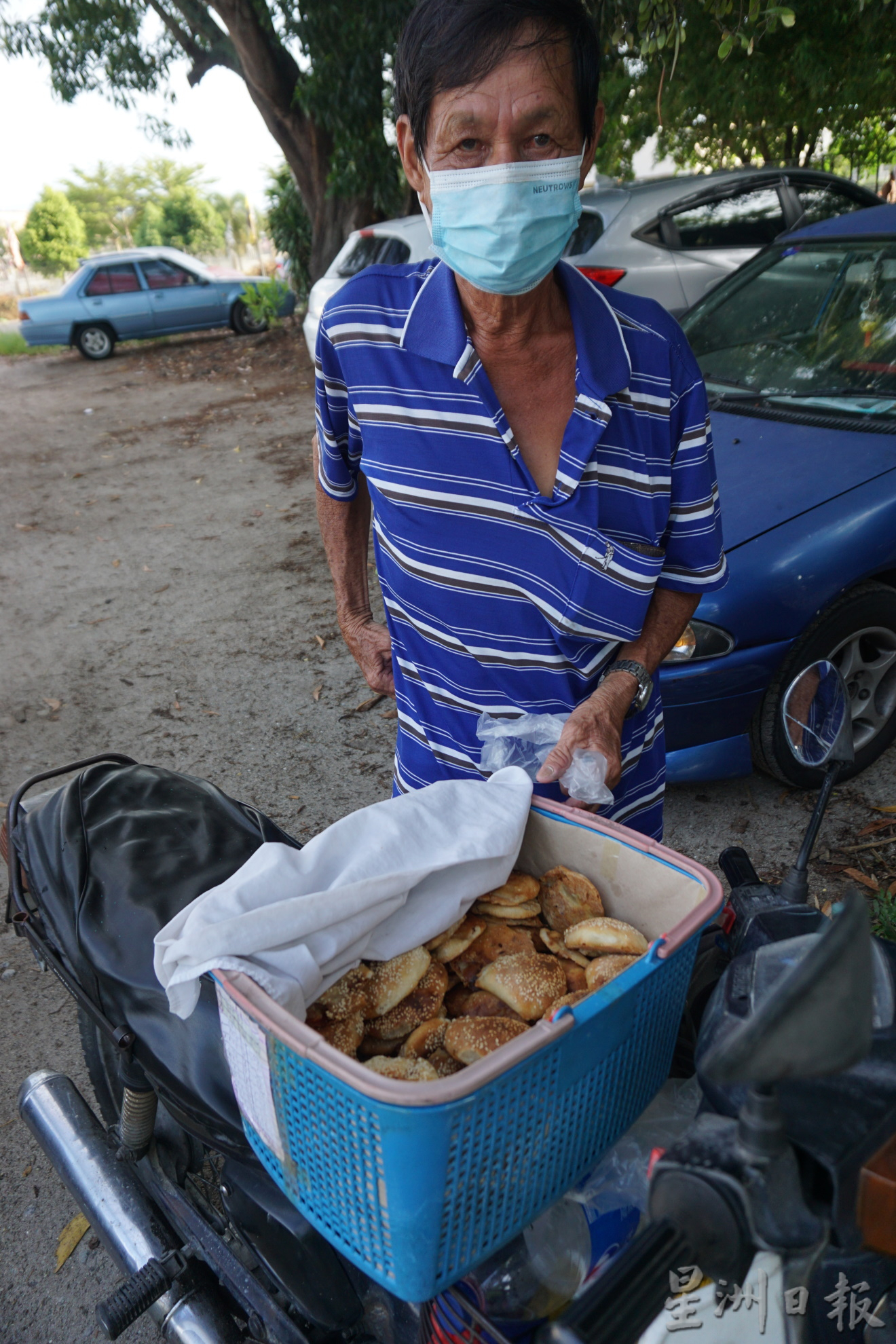 pk今天下/大霹雳封底主文/【餐车趴趴走】/骑摩托车卖光饼