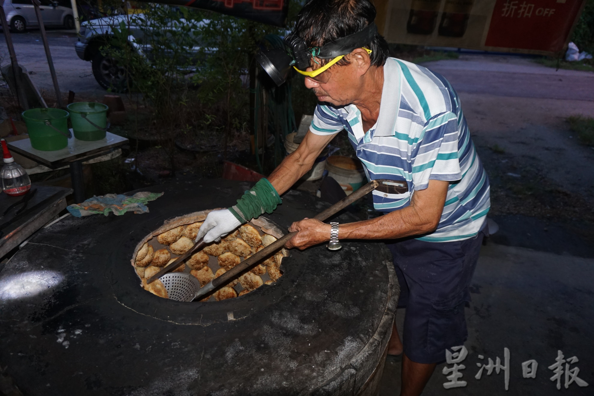 pk今天下/大霹雳封底主文/【餐车趴趴走】/骑摩托车卖光饼
