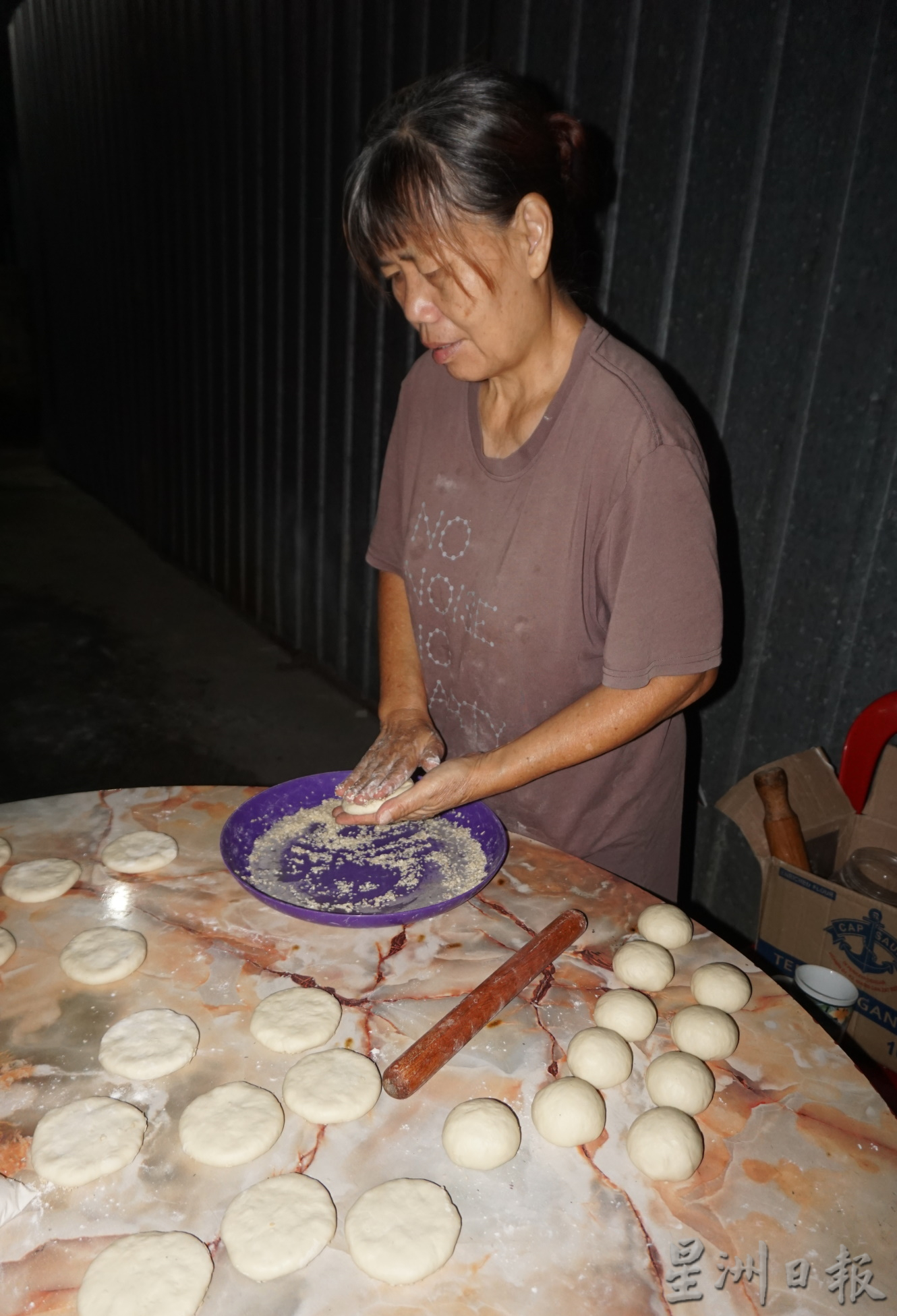 pk今天下/大霹雳封底主文/【餐车趴趴走】/骑摩托车卖光饼