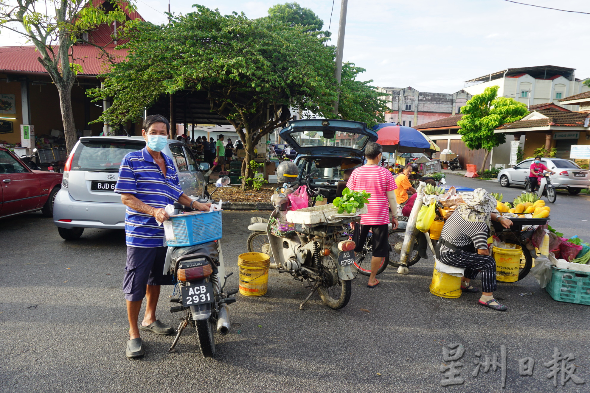 pk今天下/大霹雳封底主文/【餐车趴趴走】/骑摩托车卖光饼