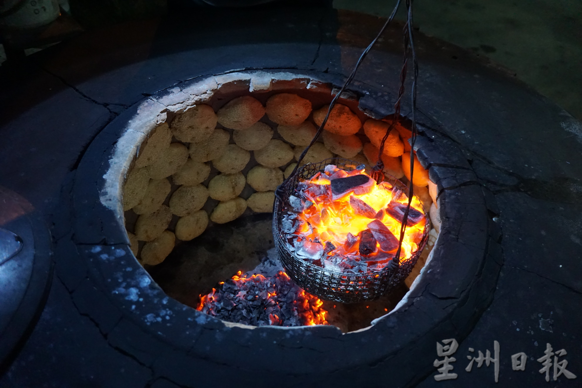 pk今天下/大霹雳封底主文/【餐车趴趴走】/骑摩托车卖光饼