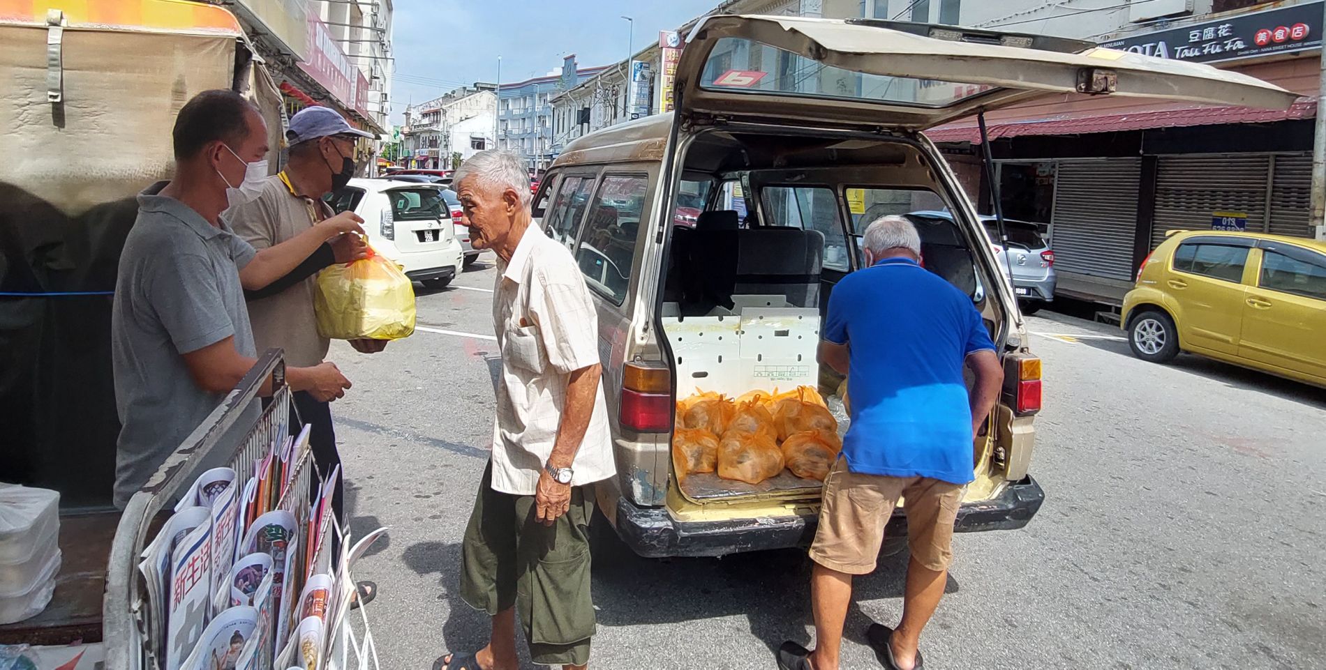 2/10《有故事的人》派爱心食物 看尽人情冷暖