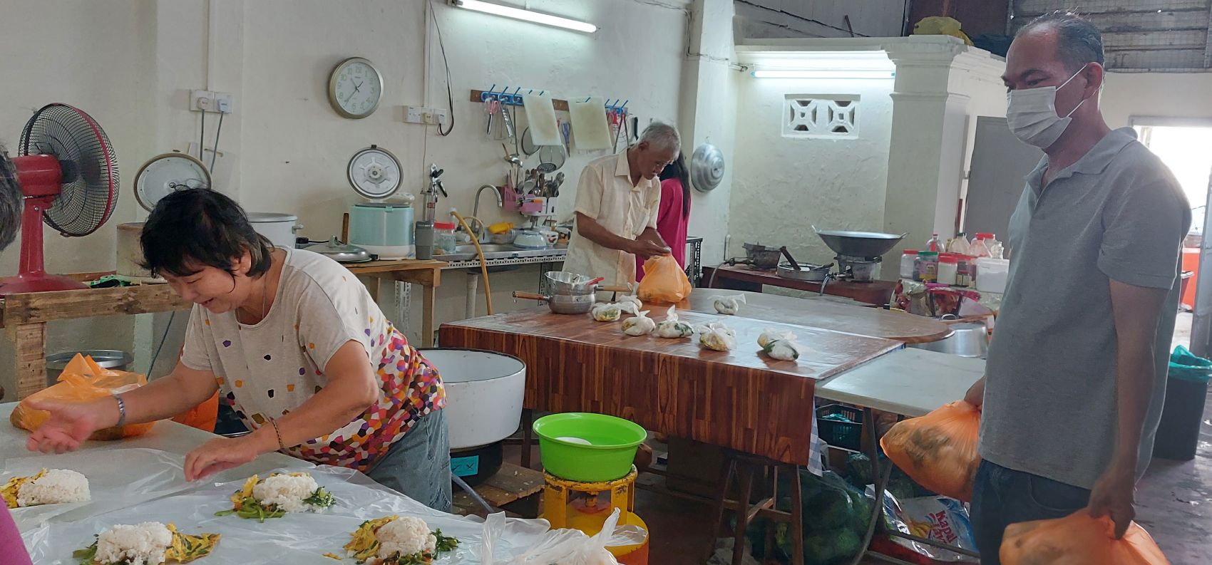 2/10《有故事的人》派爱心食物 看尽人情冷暖