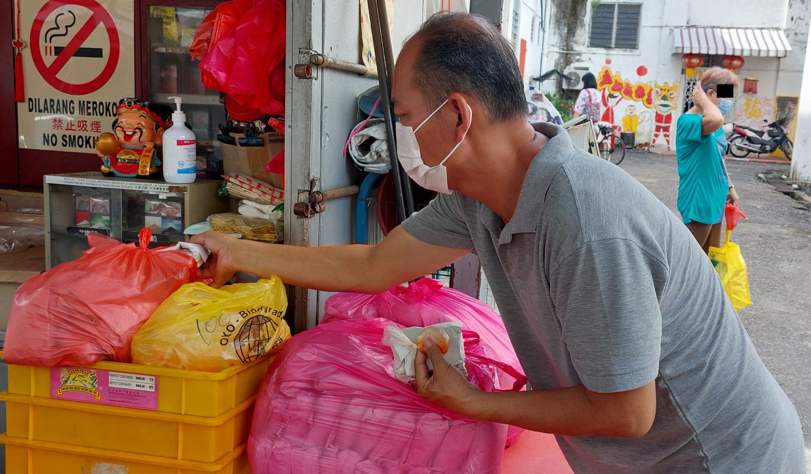 2/10《有故事的人》派爱心食物 看尽人情冷暖