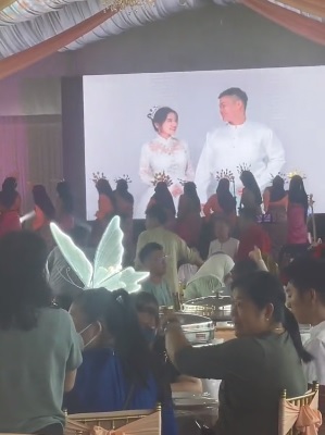 2/10见报∕我们∕次文∕华裔新人行马来婚礼 网赞:真正的大马一家