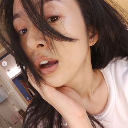 40岁林依晨晒童颜照 被夫亏“小孩生小小孩”