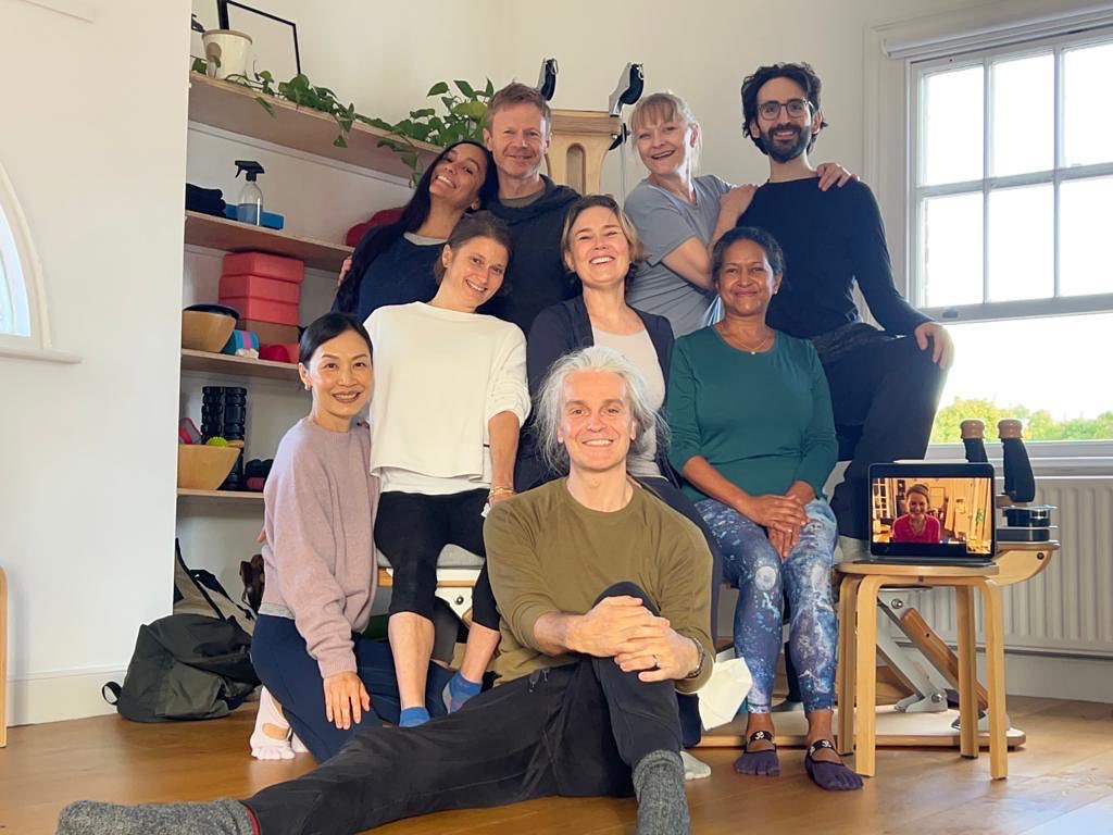 53岁彭羚近照曝光 脸色红润身材纤瘦零老态