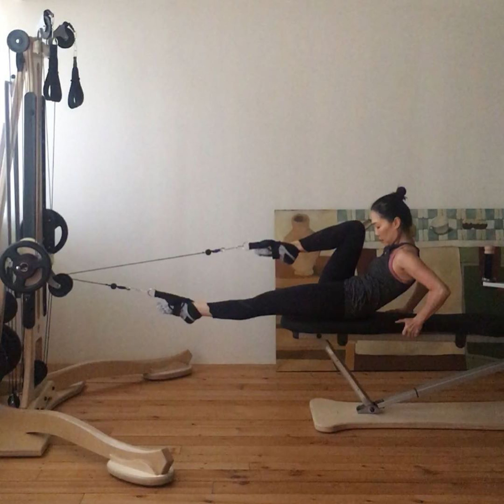 53岁彭羚近照曝光 脸色红润身材纤瘦零老态