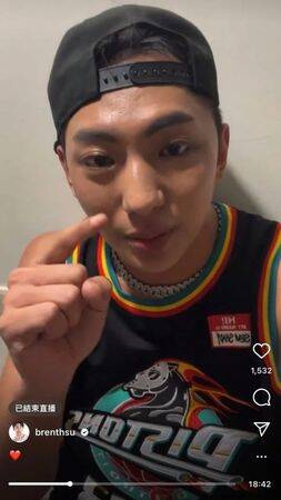 8点档男星深夜失控 直播飙骂警察