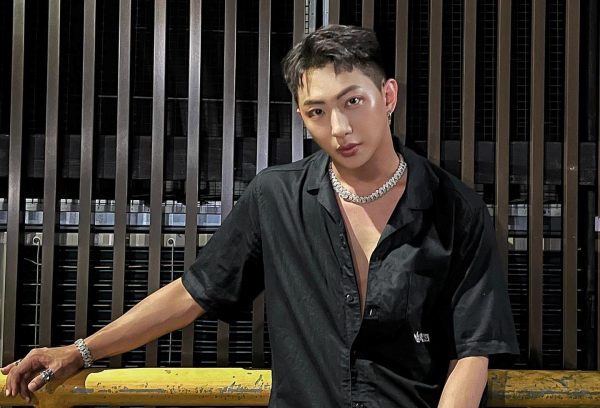 8点档男星深夜失控 直播飙骂警察