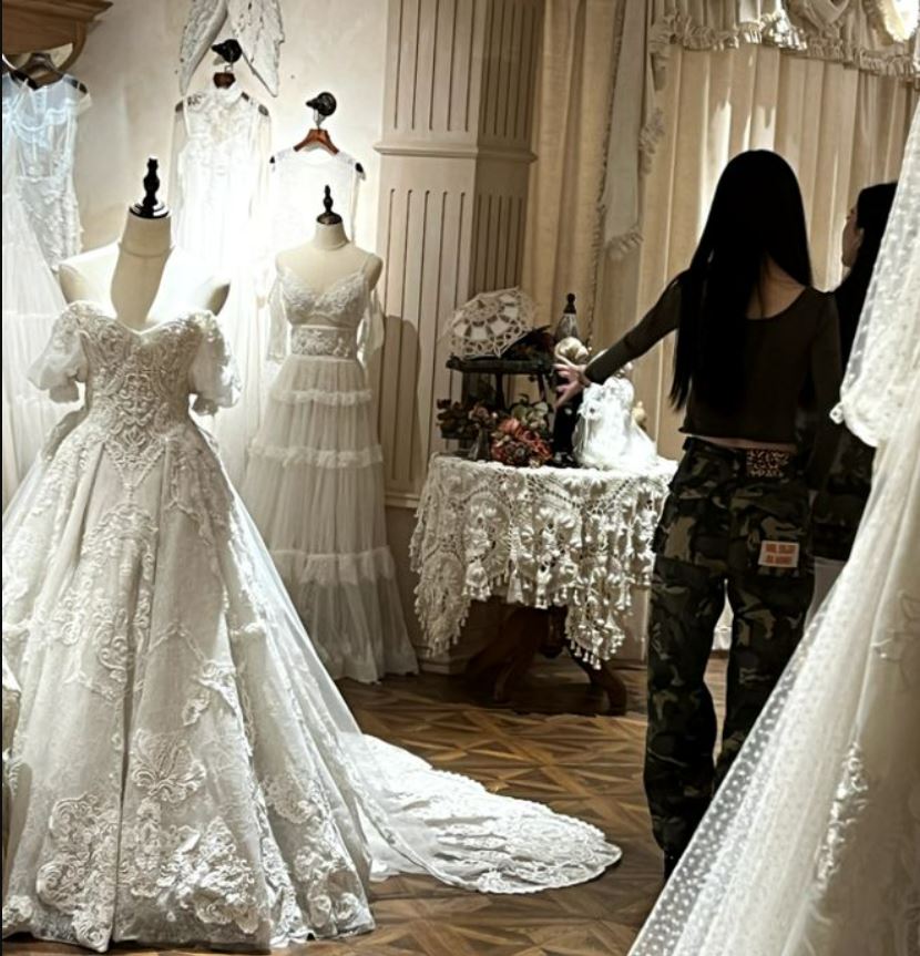  By2甩开王力宏不伦阴影 被直击逛婚纱店爆好事近